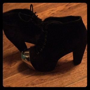 Black boot heels